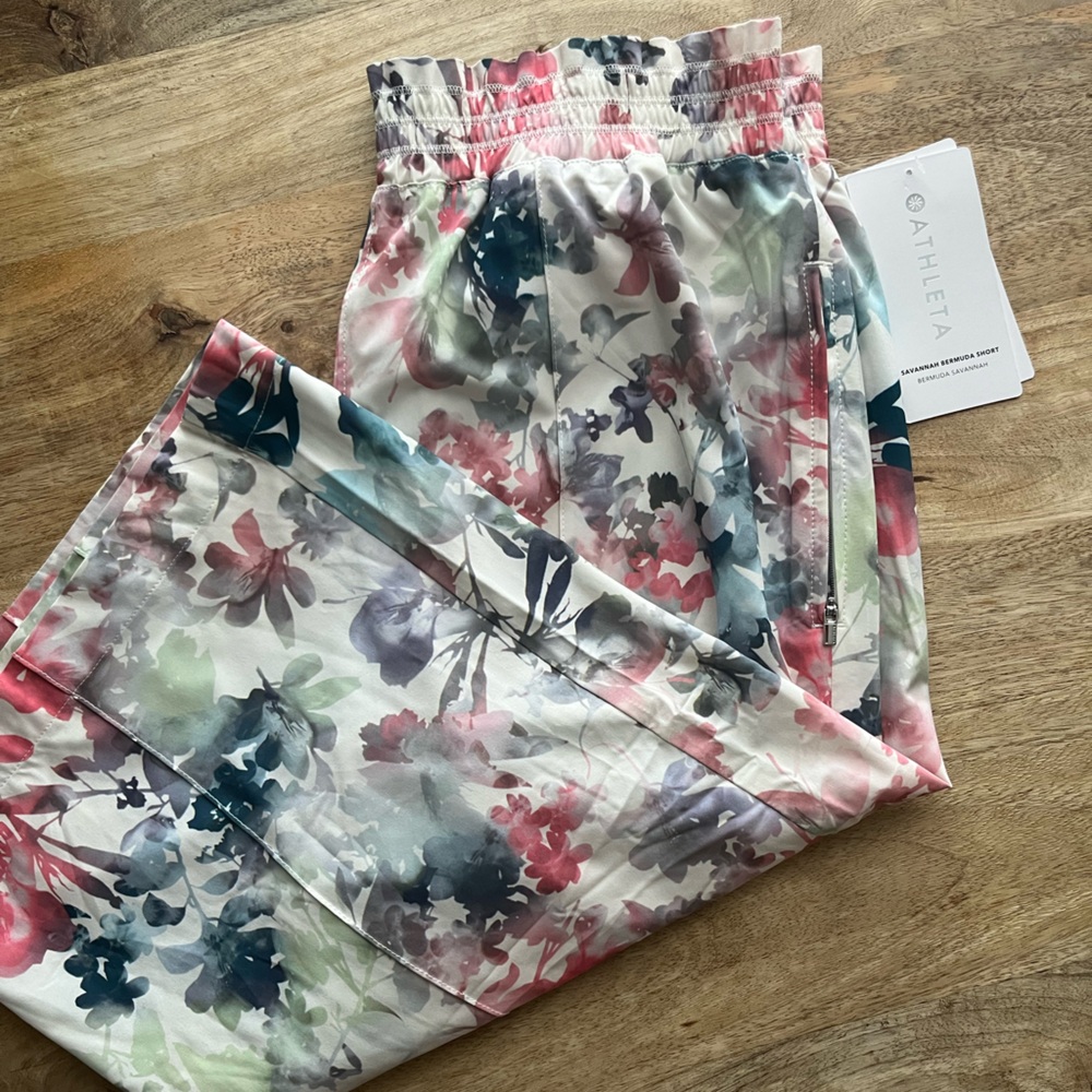 Athleta women’s Savannah Burmuda short size Medium brand new
